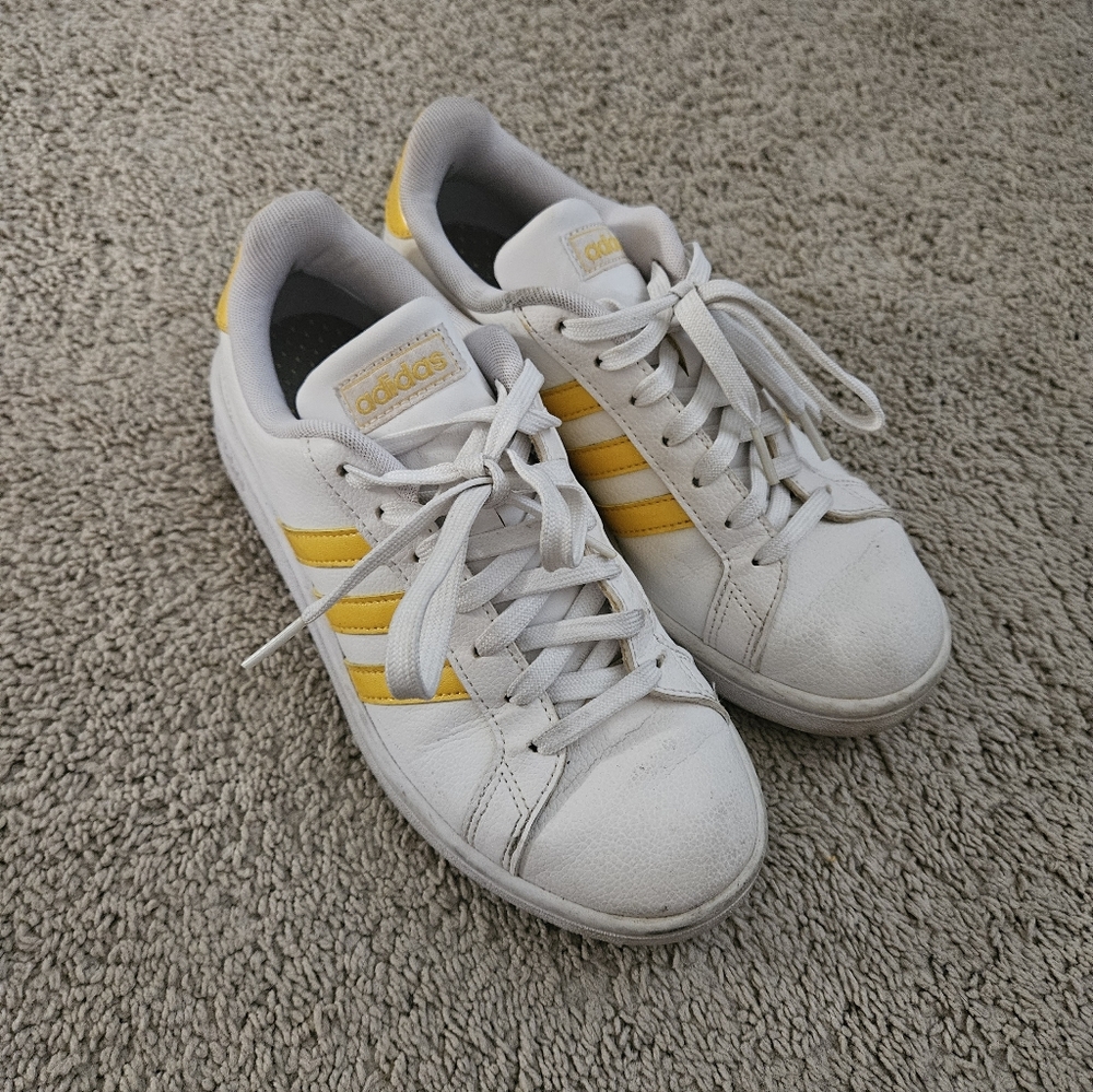 Adidas Yellow Stripe Cloudfoam Sneakers (size 7)